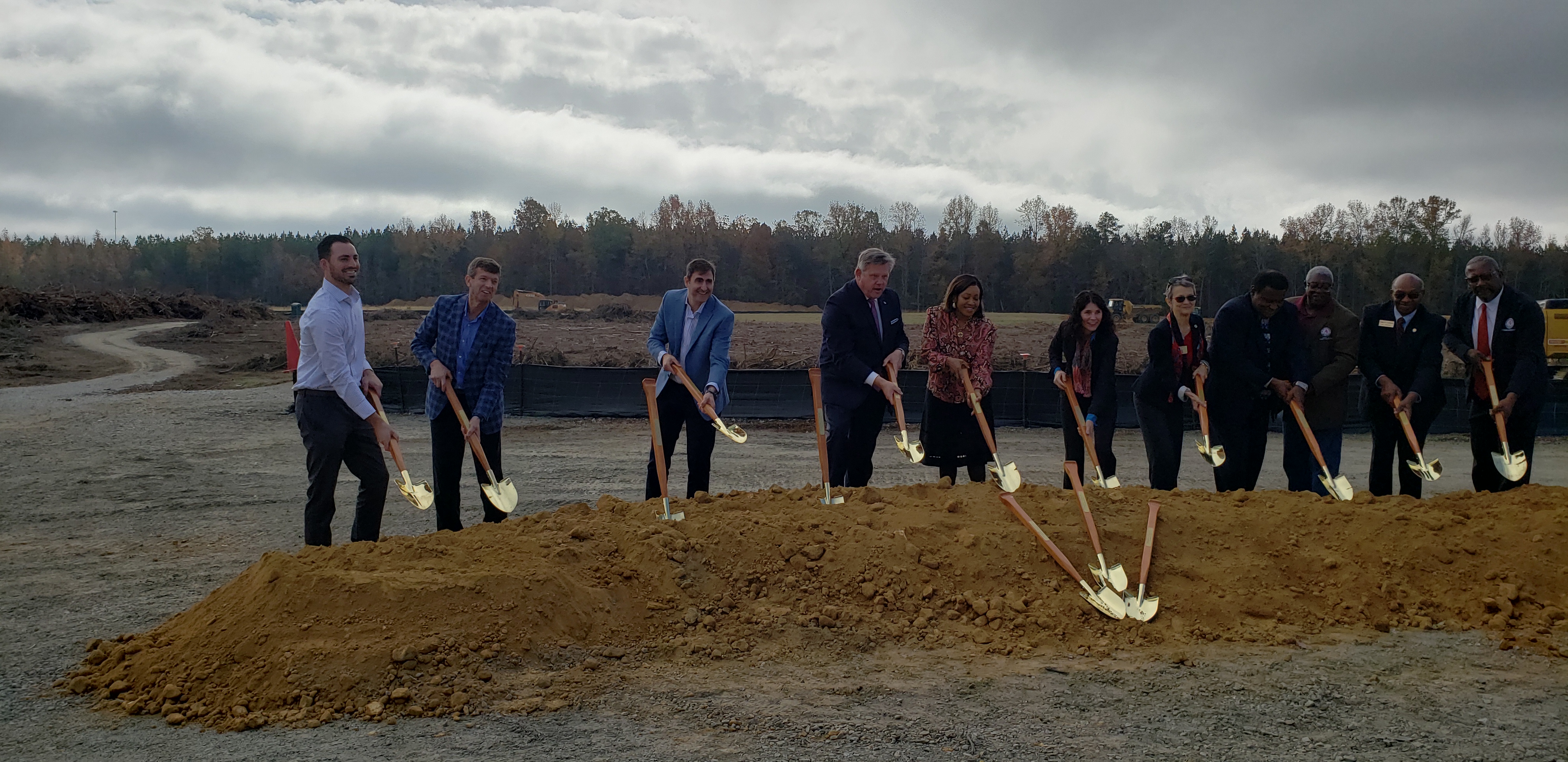 /Group%20of%20people%20at%20groundbreaking%20ceremony%20with%20shovels.%20